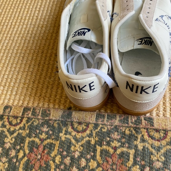 Nike - Picture 4 of 6